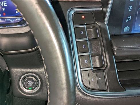 Used 2024 Chevrolet Suburban Z71 w/ Luxury Package image 13