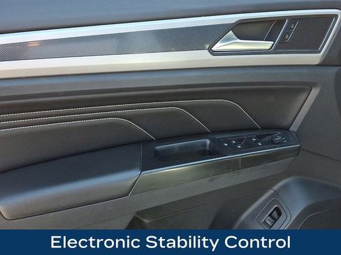 Used 2020 Volkswagen Atlas Cross Sport SEL image 18