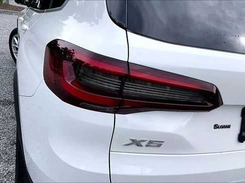 Used 2022 BMW X5 xDrive40i w/ Parking Assistance Package AWD/4WD image 26