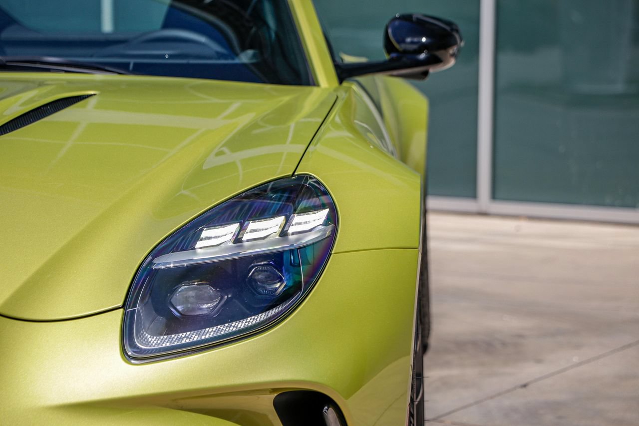 Used 2025 Aston Martin V8 Vantage Coupe RWD image 5