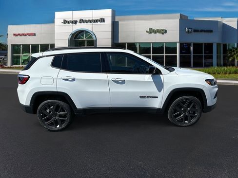 New 2026 Jeep Compass Latitude image 10