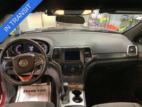 Used 2018 Jeep Grand Cherokee Laredo AWD/4WD image 23
