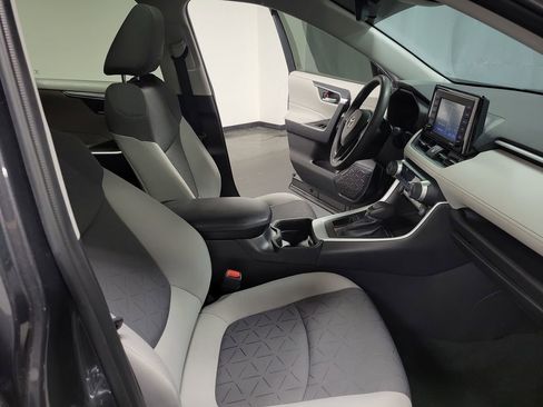Used 2021 Toyota RAV4 XLE w/ Convenience Package FWD image 22