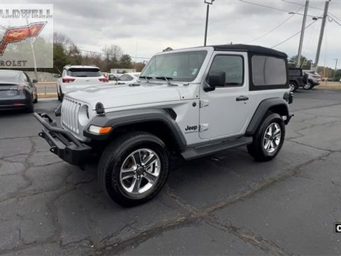 Used 2023 Jeep Wrangler Sport image 4