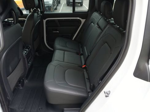 Used 2026 Land Rover Defender 110 X-Dynamic SE AWD/4WD image 28