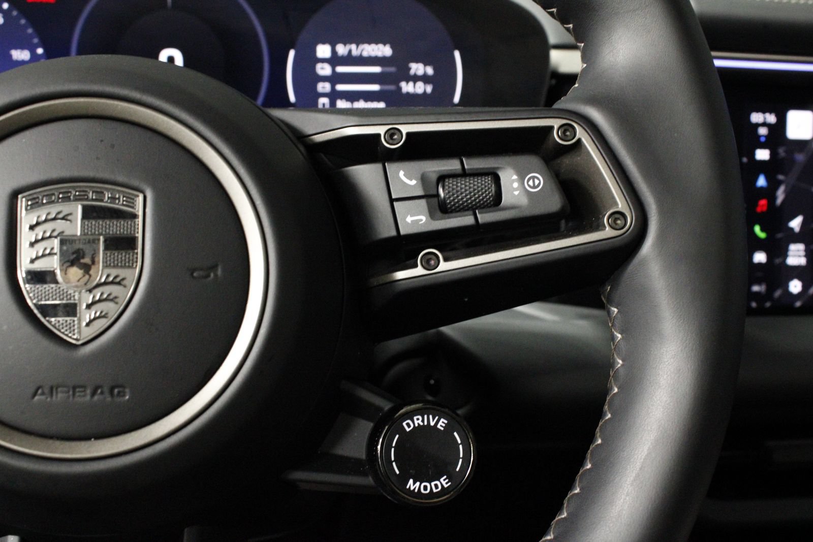 Certified 2025 Porsche Macan Turbo Electric AWD/4WD image 26