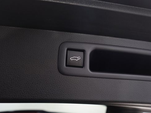 Used 2025 Toyota Highlander Platinum image 11