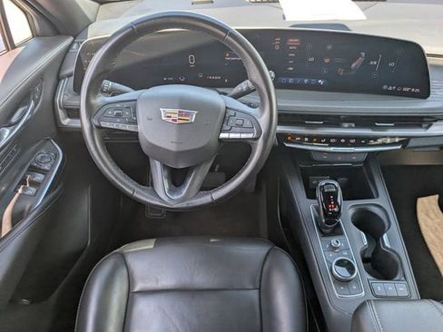 Used 2025 Cadillac XT4 Premium Luxury FWD image 10