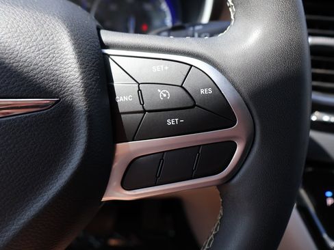 Used 2023 Chrysler Voyager LX FWD image 27