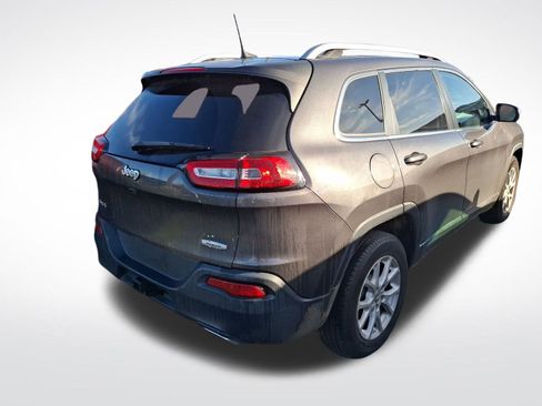 Certified 2017 Jeep Cherokee Latitude w/ Comfort/Convenience Group image 4