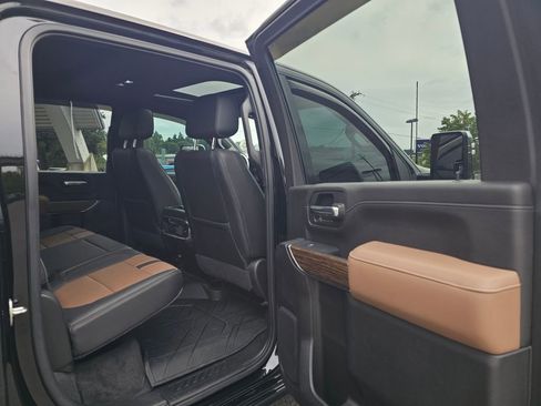 Used 2022 Chevrolet Silverado 2500 High Country w/ Z71 Off-Road Package image 14