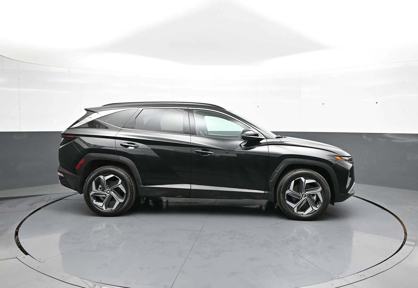Certified 2024 Hyundai Tucson Limited AWD/4WD image 5