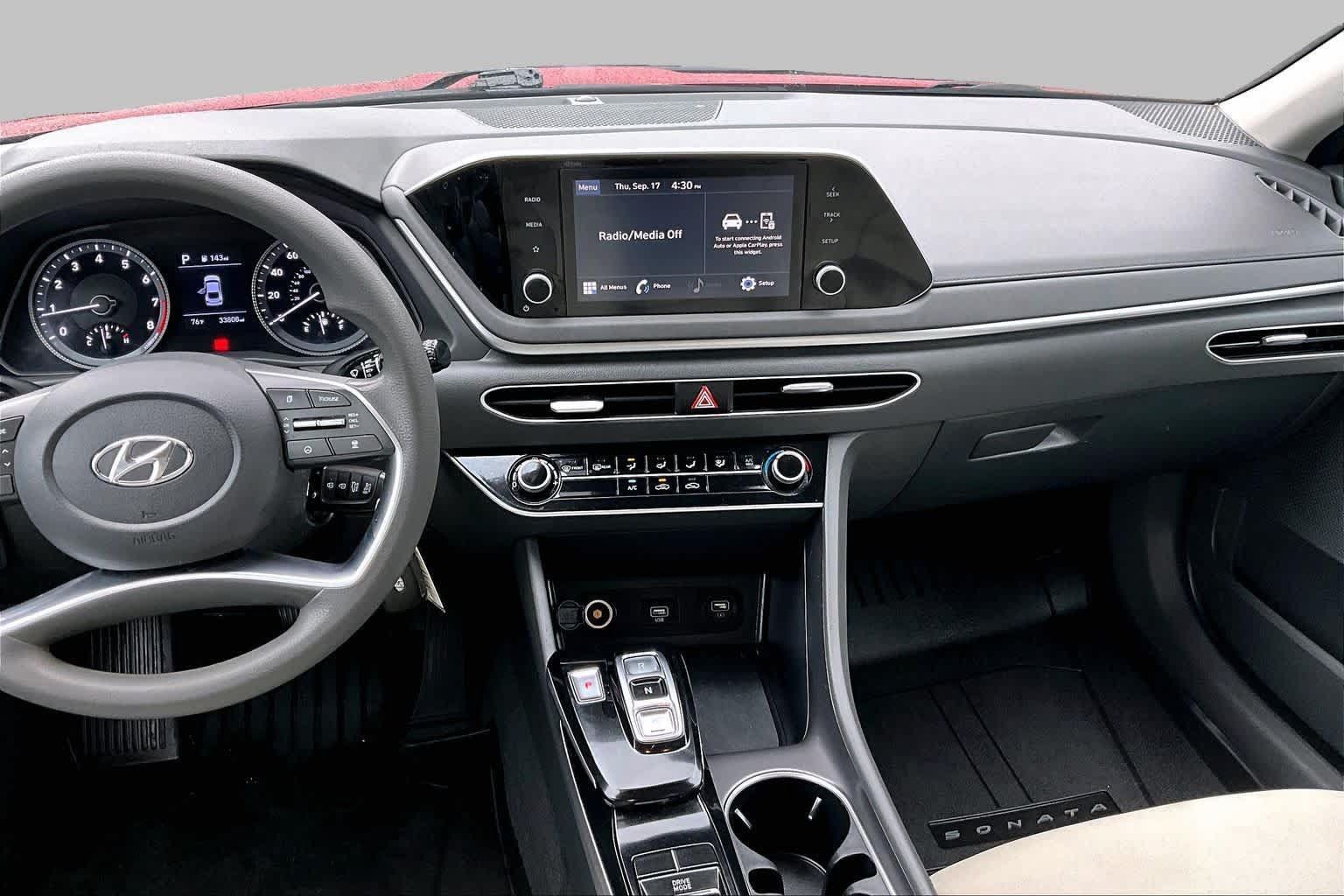 Used 2023 Hyundai Sonata SE w/ Preferred Accessory Package FWD image 7