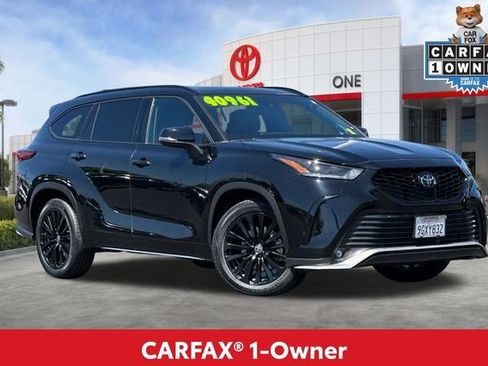 Used 2023 Toyota Highlander XSE FWD image 2