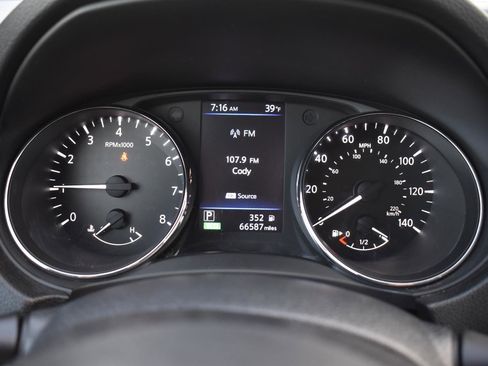 Used 2018 Nissan Rogue S image 25