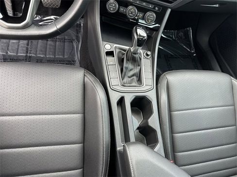 Used 2024 Volkswagen Jetta SE w/ Panoramic Sunroof Package image 22