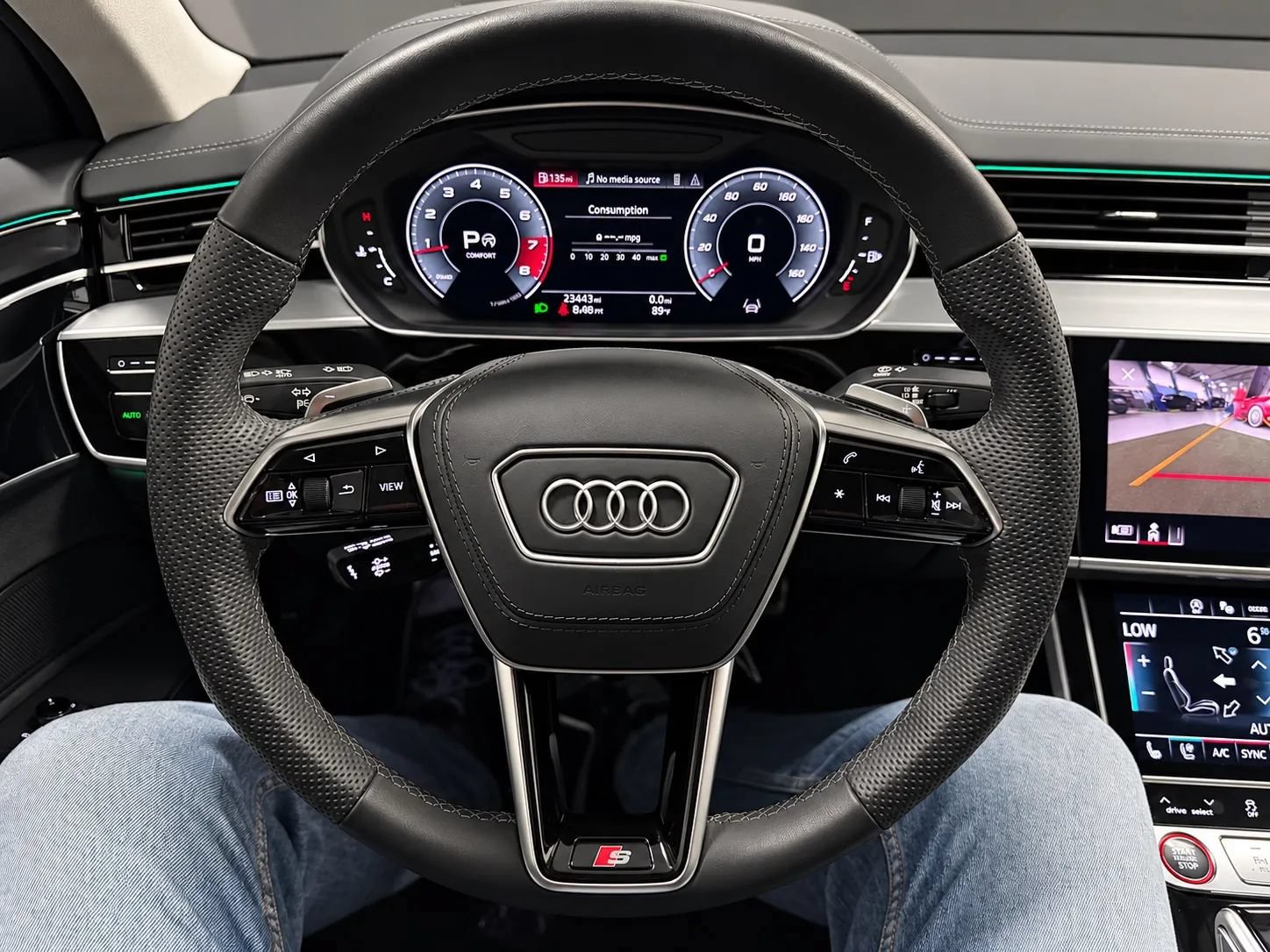 Used 2023 Audi S8 w/ S8 Comfort Plus Package AWD/4WD image 31