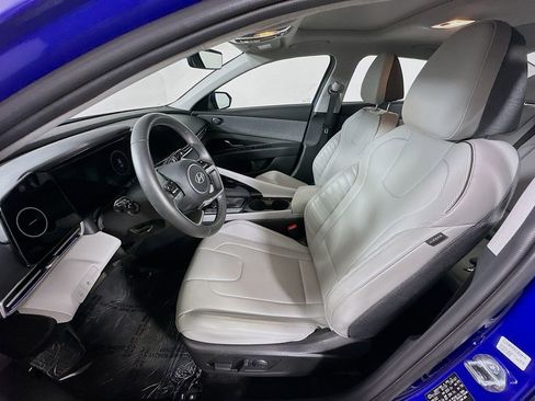 Used 2025 Hyundai Elantra Limited FWD image 15