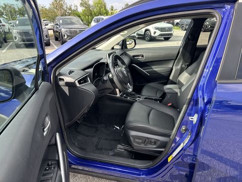 Used 2025 Toyota Corolla Cross XLE FWD image 10