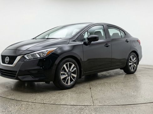 Used 2025 Nissan Versa SV image 3