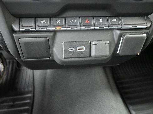 Used 2025 Chevrolet Silverado 1500 Custom image 30