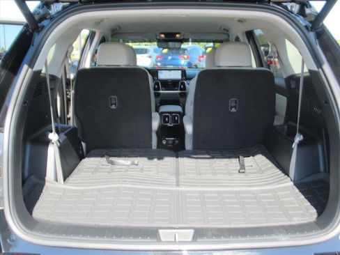 Used 2023 Kia Sorento SX Prestige image 34