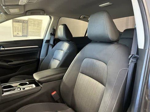 Used 2023 Nissan Altima 2.5 SV image 11