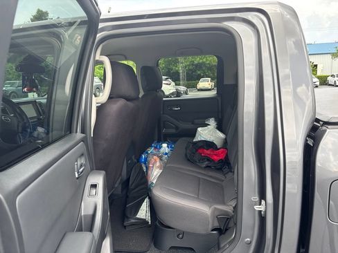 Certified 2022 Nissan Frontier SV w/ Technology Package RWD image 5