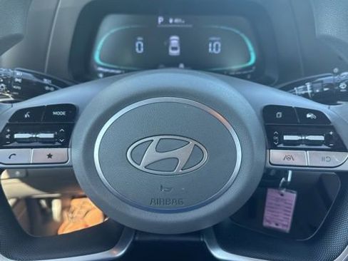 Used 2024 Hyundai Elantra SE FWD image 4