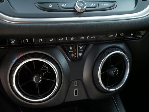 Used 2024 Chevrolet Blazer LT w/ Convenience Package FWD image 23