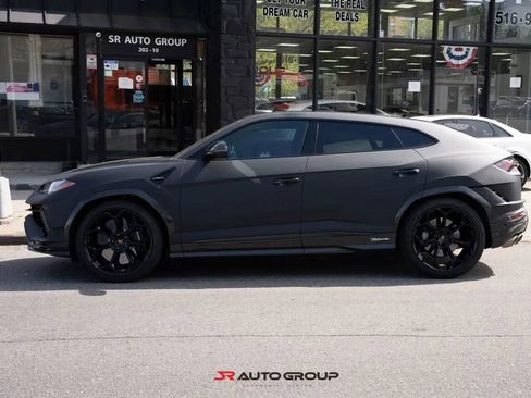 Used 2023 Lamborghini Urus Performante AWD/4WD image 3
