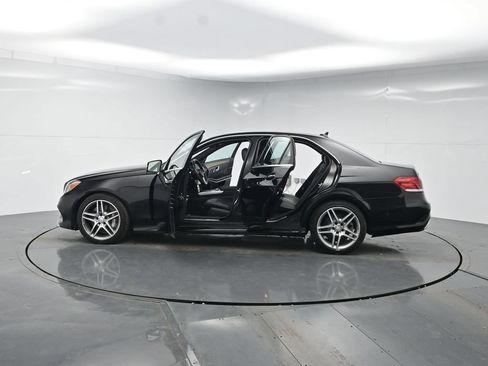 Used 2014 Mercedes-Benz E 550 4MATIC Sedan image 36