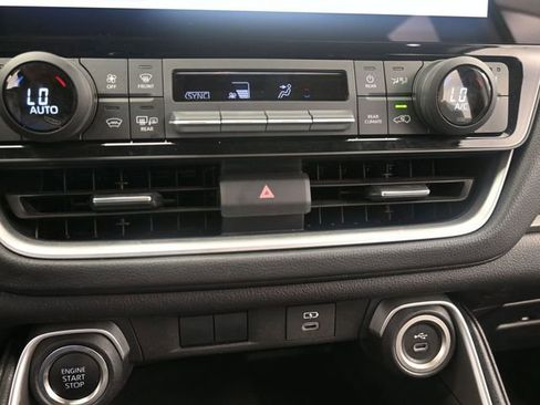 Used 2025 Toyota Grand Highlander AWD image 13