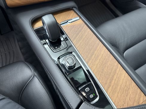 Used 2023 Volvo XC90 B6 Plus w/ Protection Package Premier image 21