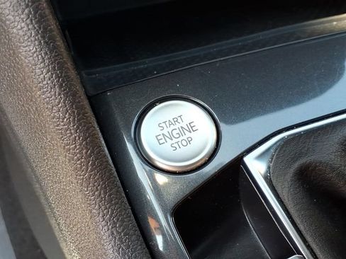 Used 2024 Volkswagen Tiguan SE AWD/4WD image 21