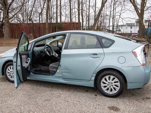 Used 2013 Toyota Prius Plug-In Hybrid image 7