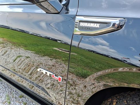 New 2026 GMC Yukon AT4 w/ AT4 Premium Plus Package AWD/4WD image 10