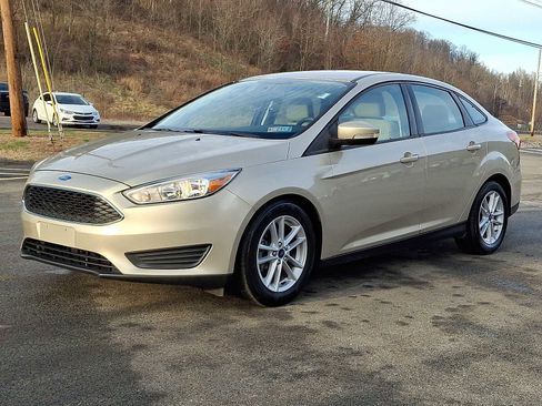 Used 2017 Ford Focus SE image 3