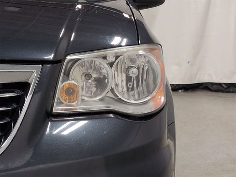 Used 2013 Chrysler Town & Country Touring w/ Trailer Tow Group image 11