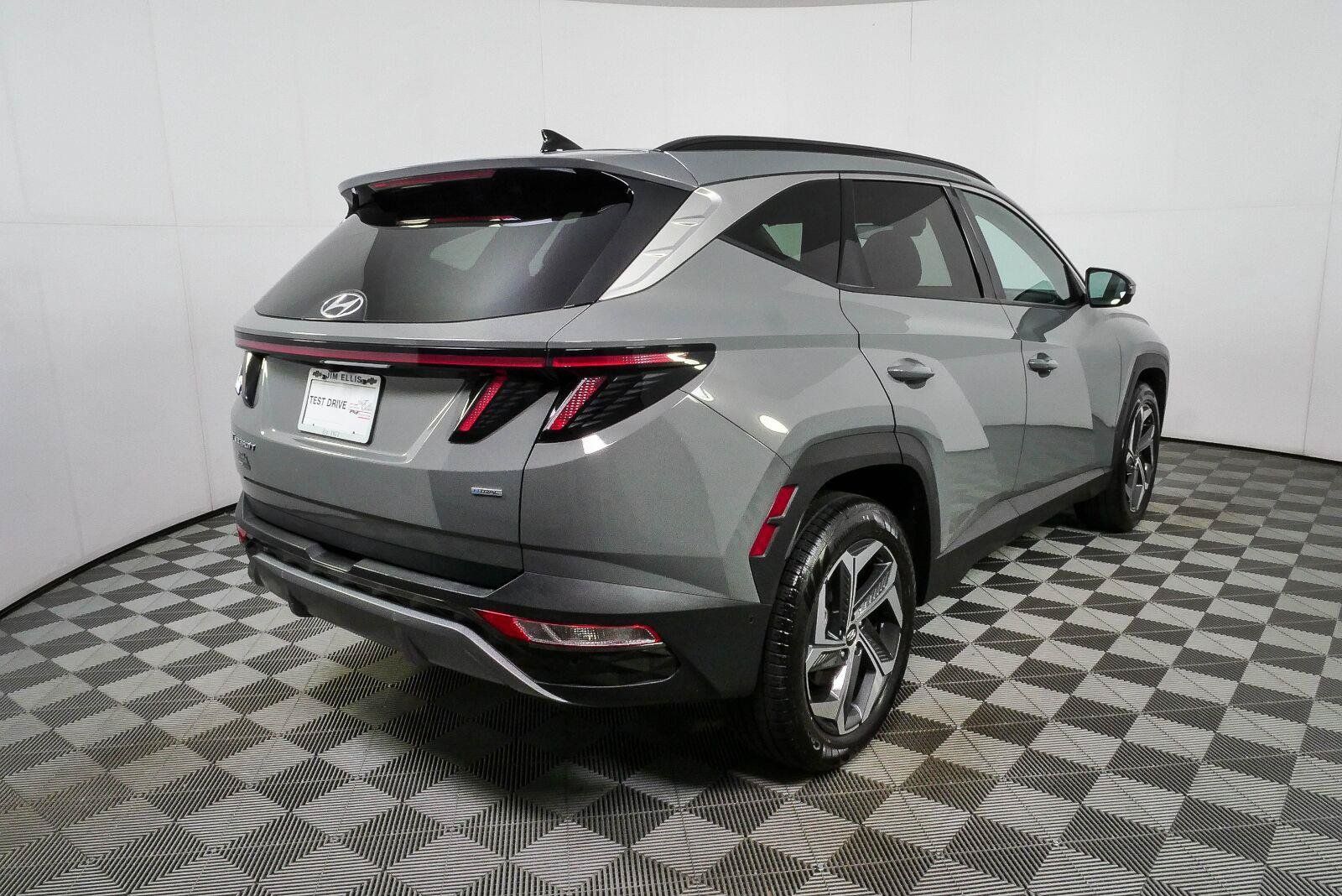 Used 2024 Hyundai Tucson Limited AWD/4WD image 3