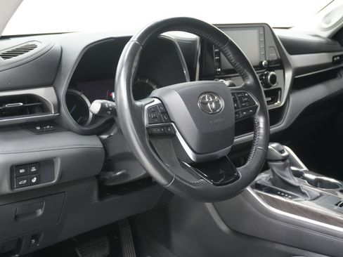 Used 2021 Toyota Highlander Limited image 10