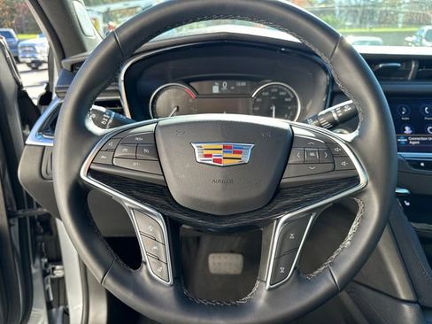 Used 2025 Cadillac XT5 Premium Luxury image 31