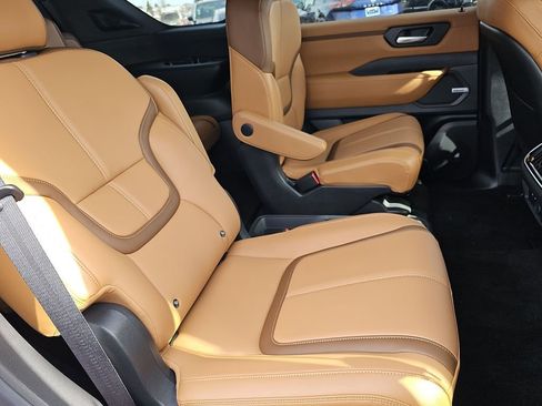 Used 2025 Nissan Armada SL w/ Captain's Chari Seat Package image 22