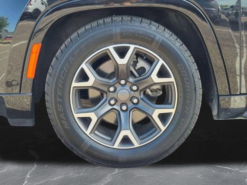 Used 2024 Jeep Wagoneer Series III AWD/4WD image 33