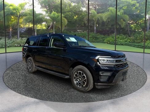Used 2024 Ford Expedition Max XLT AWD/4WD image 3