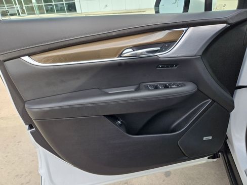 Certified 2023 Cadillac XT6 Sport w/ Platinum Package AWD/4WD image 18