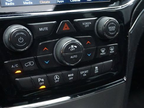 Certified 2019 Jeep Grand Cherokee Limited w/ Luxury Group II image 42