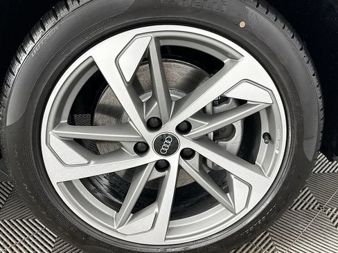 New 2025 Audi Q3 2.0T Premium image 30