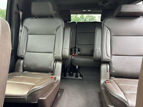 Used 2022 GMC Yukon XL Denali w/ Denali Premium Package AWD/4WD image 11