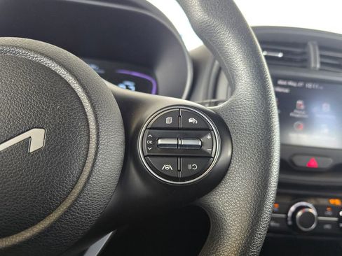 Used 2025 Kia Soul LX FWD image 22